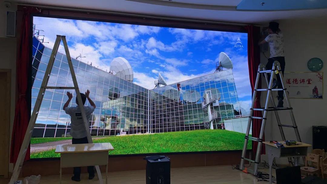 Multimedia classroom-to create an information education environment 